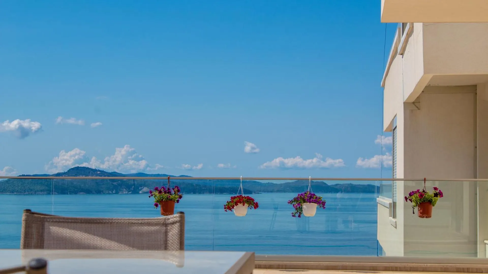 Luxury Sea View Apartaments location